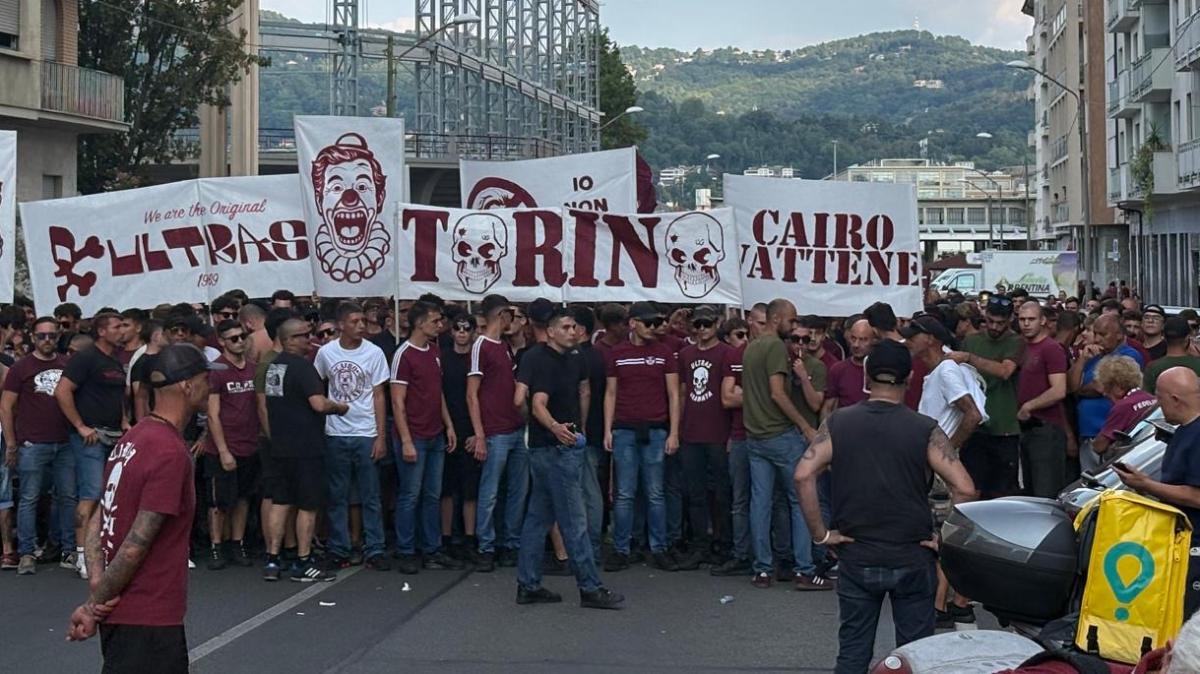 Verso Torino-Milan, tifosi granata in marcia a tre ore dall'inizio: contestato Cairo
