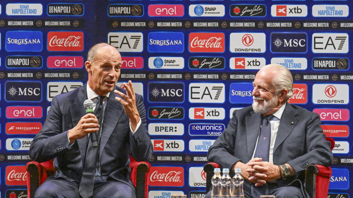 Massimiliano Allegri e lo staff tecnico presentati in ritiro ai tifosi del Napoli