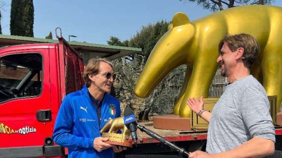 Tapiro d'Oro gigante per Roberto Mancini: "Meritato. Ci riproviamo per il prossimo Mondiale"