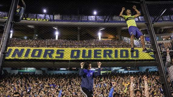 Tifosi del Boca Juniors allo stadio con maschere di Gabigol