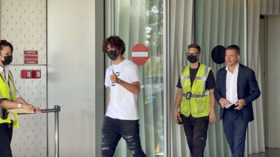 TMW - Milan, Yacine Adli arrivato in sede: è il momento delle firme