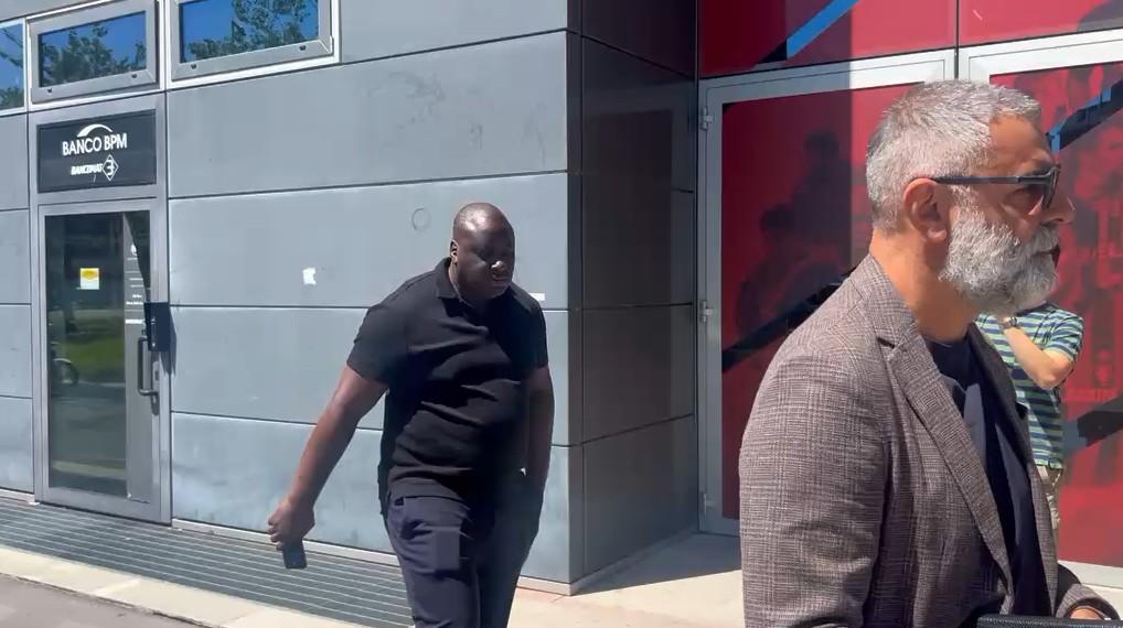 Bondo è tornato al Milan: i suoi agenti poco fa in sede per discutere del futuro