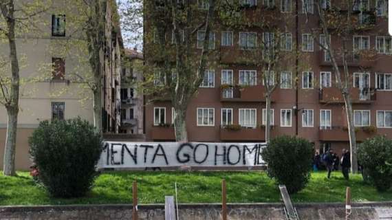 I tifosi del Venezia contestano la proprietà e l'uomo mercato Menta: cori pro Zanetti e Collauto