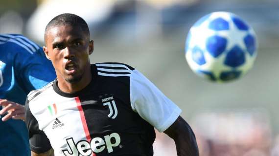 Juventus, ansia per Douglas Costa: rischia anche un mese di stop