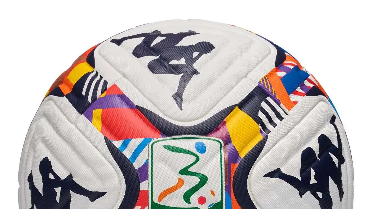 La Serie B svela il nuovo Kombat Ball 2025/2026, il pallone ufficiale della prossima stagione