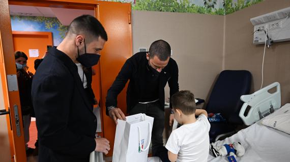 Italia a Napoli in attesa dell'Inghilterra: azzurri visitano l'ospedale pediatrico Santobono