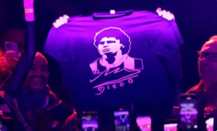 Napoli, anche Bob Sinclar si unisce alla festa: omaggio a Maradona nella serata di ieri