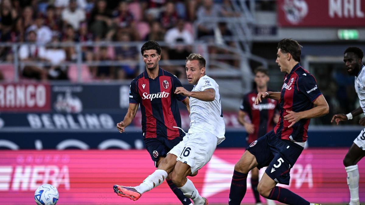 Bologna in campo dopo il ko contro la Lazio: allenamento differenziato per Casale