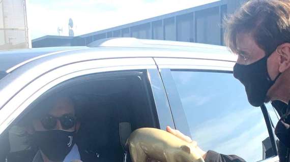 Tapiro d'Oro per Pirlo: "Ronaldo per me sempre da 7. Futuro? Spero di mangiare la colomba"