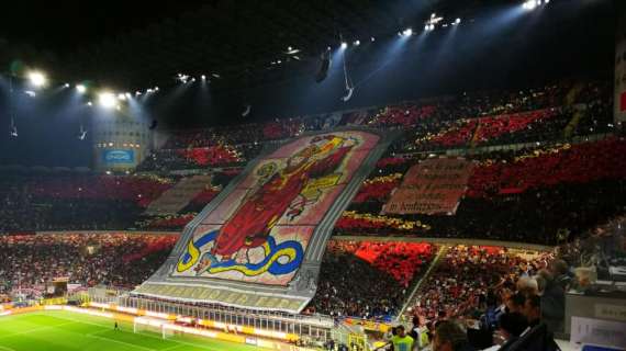 FOTO - Milan-Inter, spettacolo sugli spalti: ecco le due coreografie