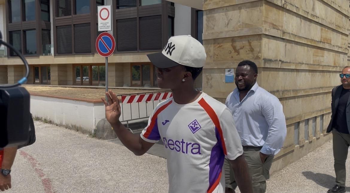 Fiorentina, visite mediche completate per Oulai, ora firma e ufficialità: le immagini