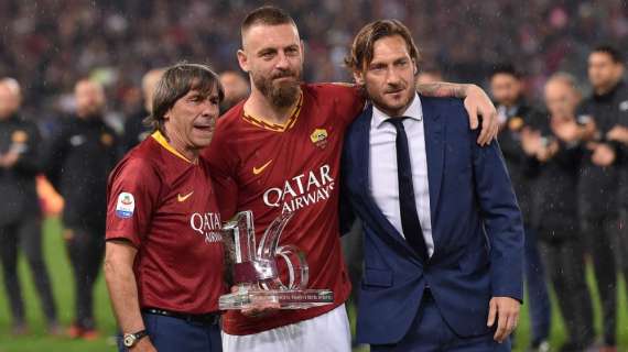 FOTO - De Rossi day, il saluto del capitano ai tifosi della Roma
