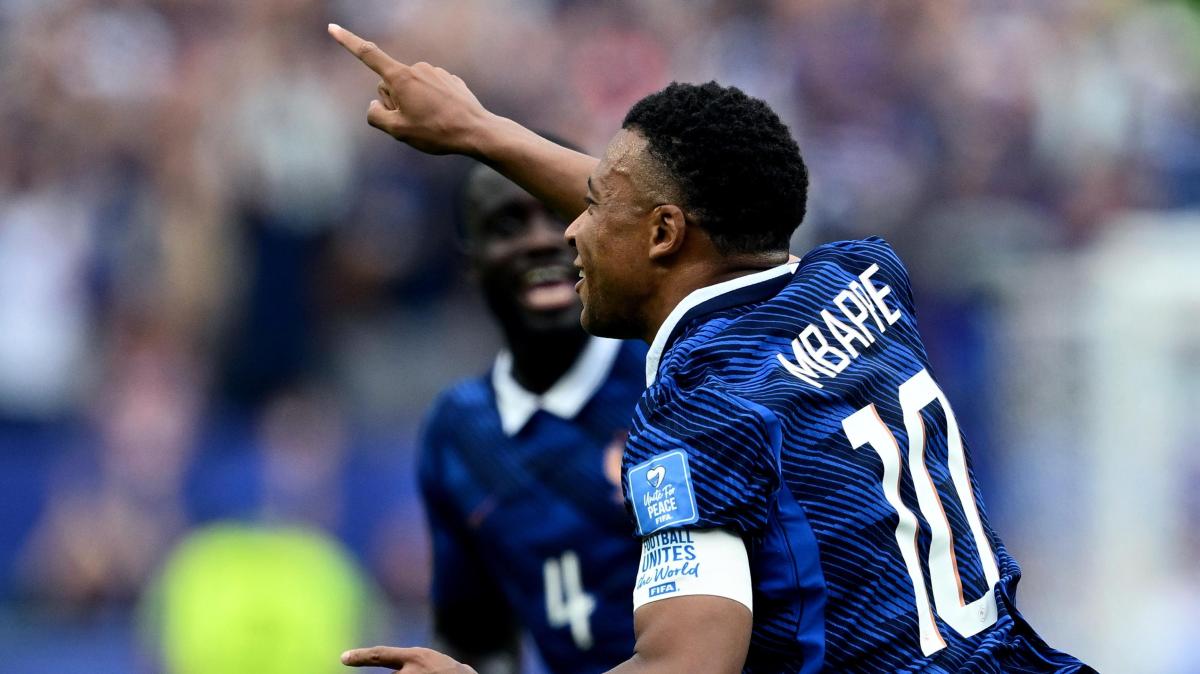 I fulmini di Mbappe e quelli in cielo: 3-0 all'Iraq, Francia avanti in un match durato... 4 ore