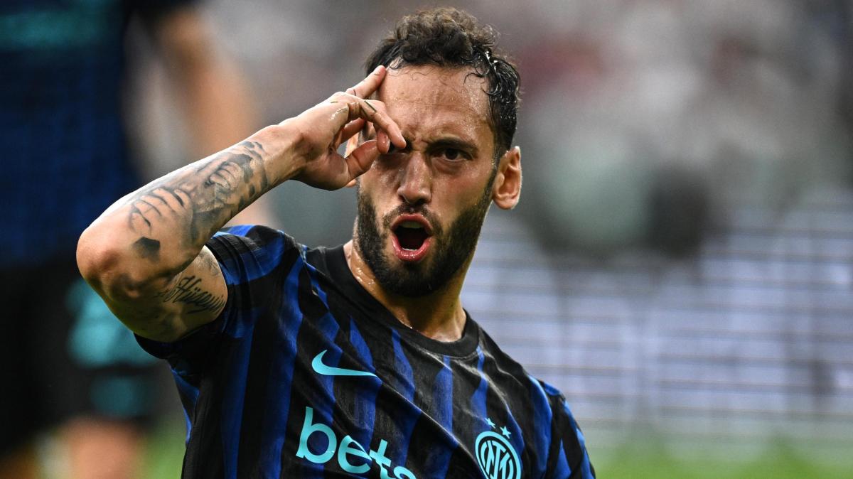 Calhanoglu nega le telenovele estive: "Sono sempre stato dell'Inter, contento di continuare"