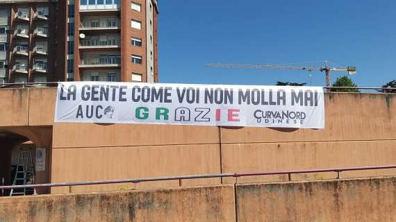 FOTO - Tifosi dell'Udinese al fianco di medici e infermieri: "La gente come voi non molla mai"
