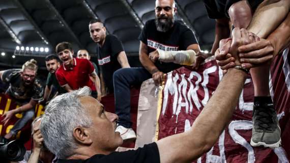 Domani la finale di Conference, primi tifosi della Roma partiti da Fiumicino per Tirana