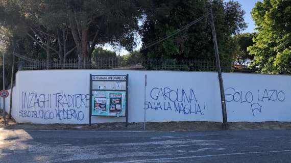 TMW - Lazio, scritte sui muri a Formello: "Inzaghi traditore, servo del calcio moderno"