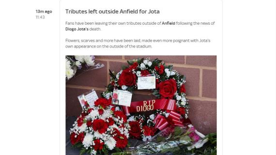 Liverpool, tributo spontaneo dei tifosi dopo la morte di Jota: fiori e altro fuori da Anfield
