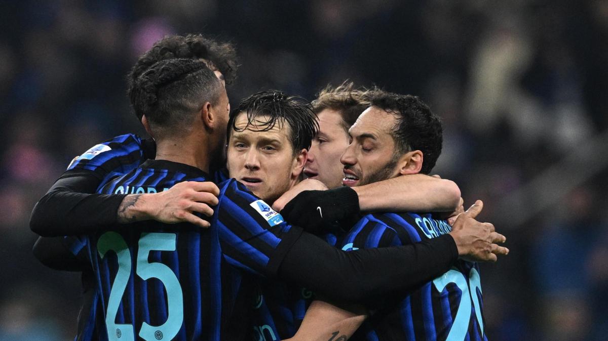 L'Inter capolista ospita il Lecce a San Siro, l'apertura di QS: "Corsa senza respiro"