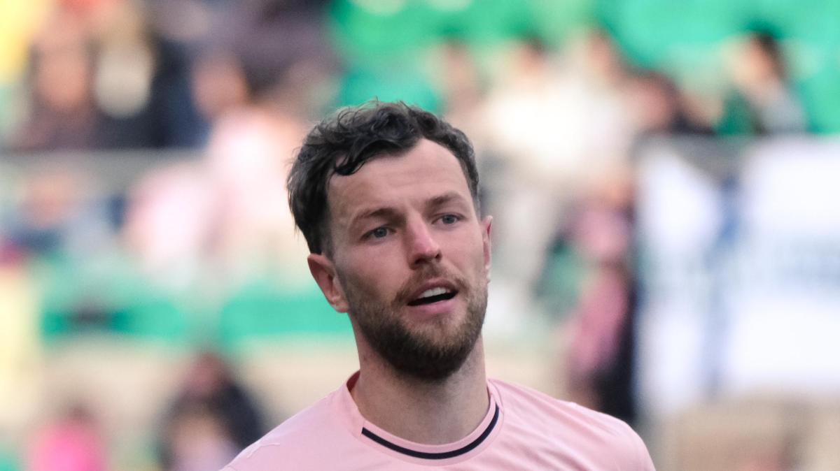 Le Douaron illude il Palermo: con i greci dell'Iraklis finisce 1-1. Ora la tournée in Australia
