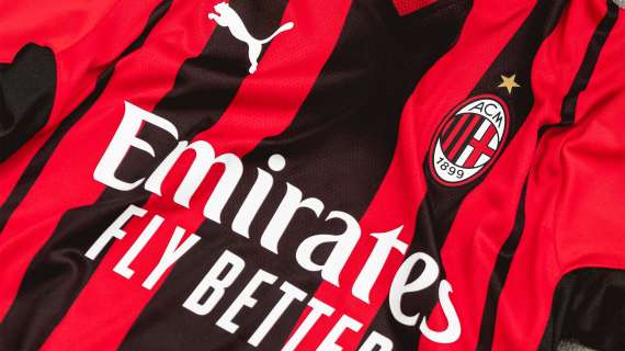FOTO - Milan, presentata la maglia 2021-22! Reinterpretate in larghezza le strisce rosse e nere