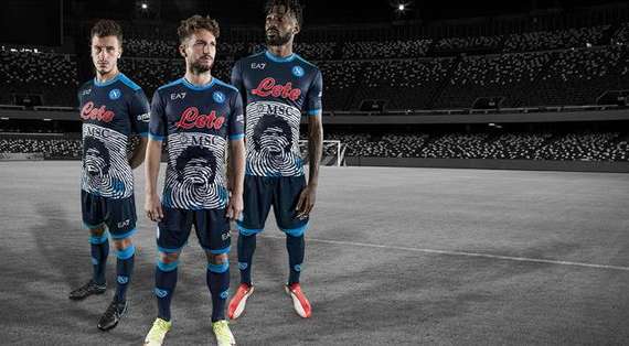 Napoli, maglia celebrativa per ricordare Maradona: sarà utilizzata con Hellas, Inter e Lazio