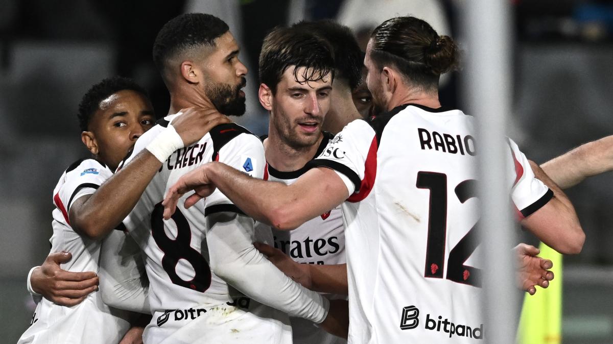 Nkunku e Athekame avvicinano Allegri alla Champions: il Milan batte 2-1 il Genoa al "Ferraris"