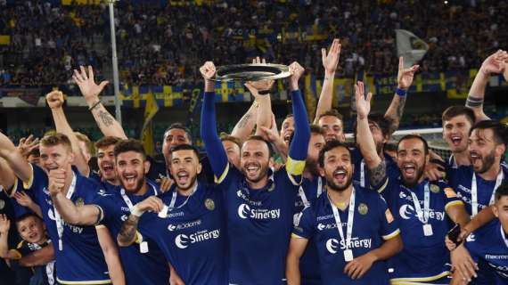 La Panini celebra il ritorno dell'Hellas in Serie A