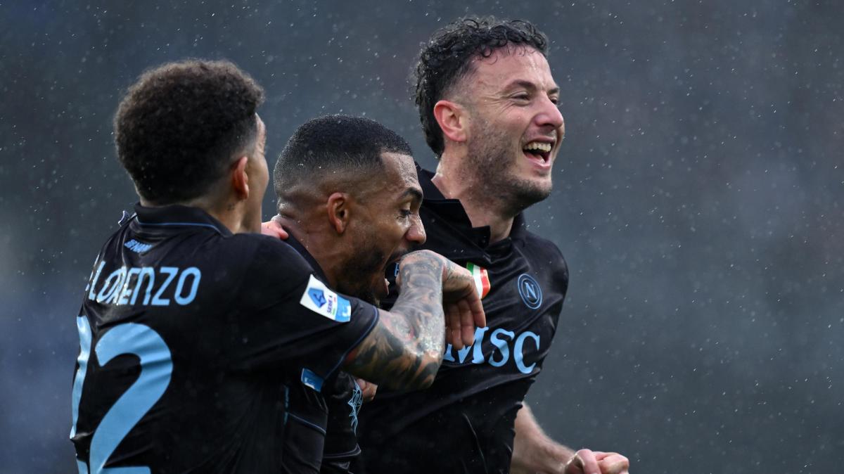 Il Napoli risponde al Milan: Spinazzola e Rrahmani piegano la Lazio, 2-0 e un finale elettrico