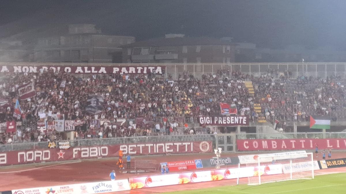 Un altro disastro amaranto, Il Tirreno stamani: "Il Livorno crolla in Sardegna"