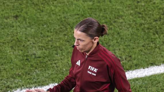 Qatar 2022, Stephanie Frappart sarà la prima donna ad arbitrare ai Mondiali