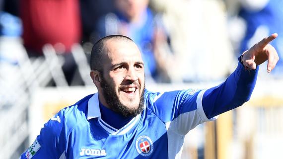 Novara, Gonzalez e le 100 reti in azzurro: il club omaggia il bomber con maglia speciale