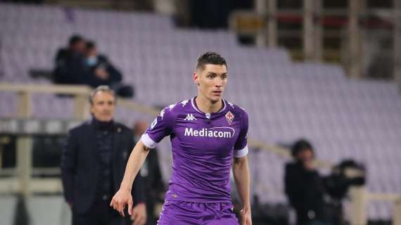 La Fiorentina per ora ringrazia palle da fermo e difensori: 2-1 sul Parma all'intervallo