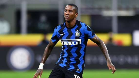 Inter, brutte notizie per mister Conte: ancora positivo il tampone di Ashley Young 