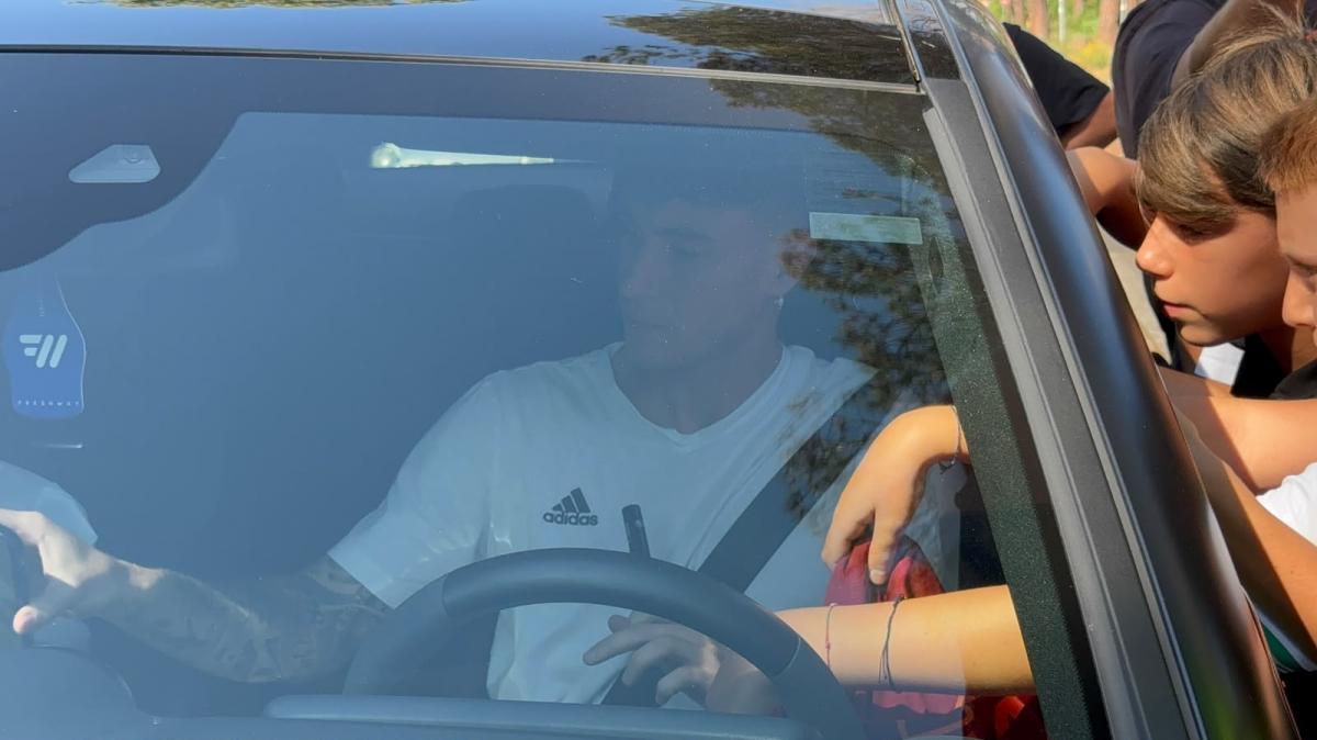 Roma, Soule arrivato a Trigoria: bagno di folla per l'argentino