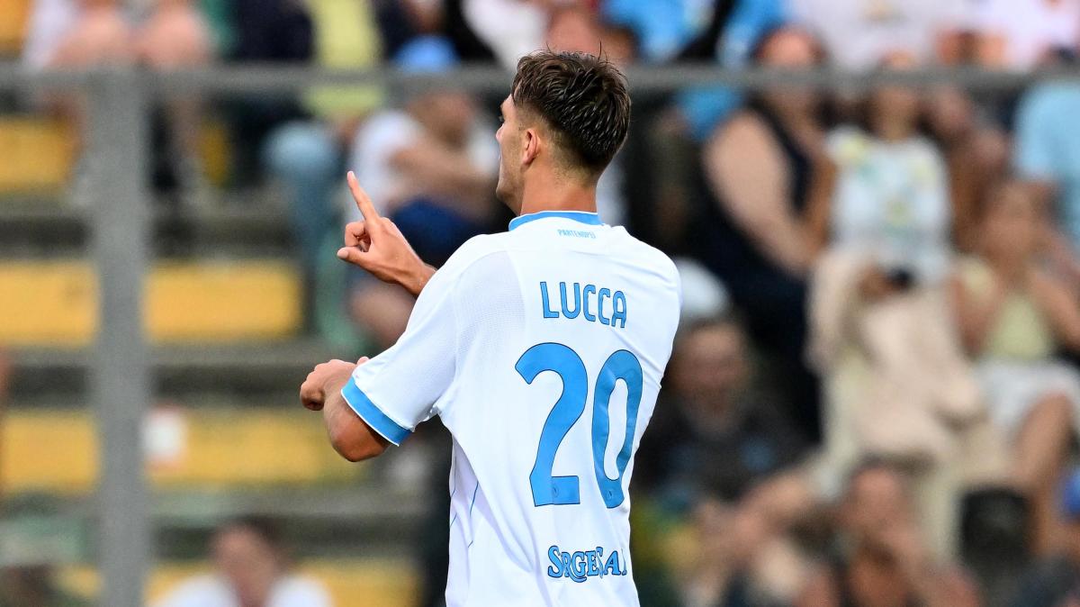 Il Napoli dilaga e batte 6-2 l'Aris Salonicco: doppiette per De Bruyne e Lucca