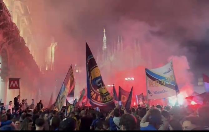 Inter Campione d'Italia: ecco i video della festa in Piazza Duomo a Milano