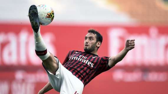 Milan, Calhanoglu rimane in dubbio per la Juve ma le condizioni non preoccupano