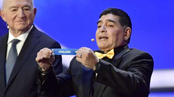 Gimnasia, Maradona non ascolta i medici e torna in campo per gli allenamenti