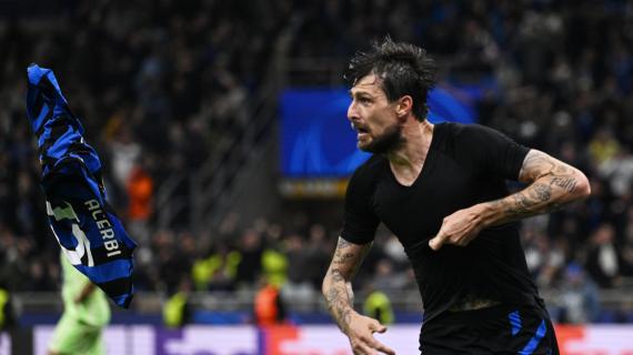 Nella serata dei bomber, brilla la stella di un difensore: Acerbi uomo copertina di Inter-Barça