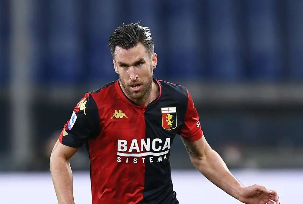 Cagliari, il curioso post social per l'arrivo di Strootman: "Mamma ho preso l'aereo"