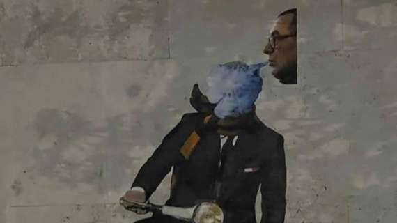 È già tempo di derby tra Roma e Lazio: Sarri fuma e sfregia il murales dedicato a Mourinho