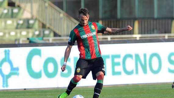 Gubbio, una doppietta speciale di Signorini per vincere il derby dopo 73 anni