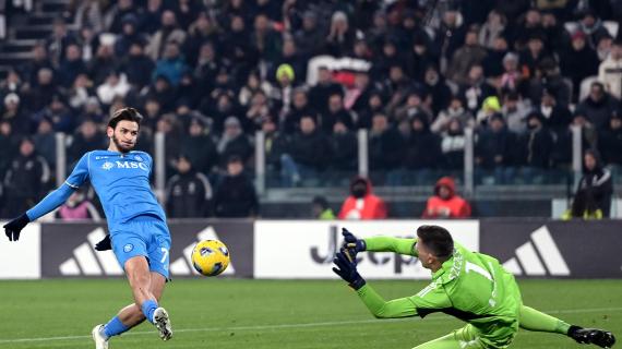 FOTO - Juve-Napoli, le immagini del clamoroso errore di Kvaratskhelia all'Allianz Stadium