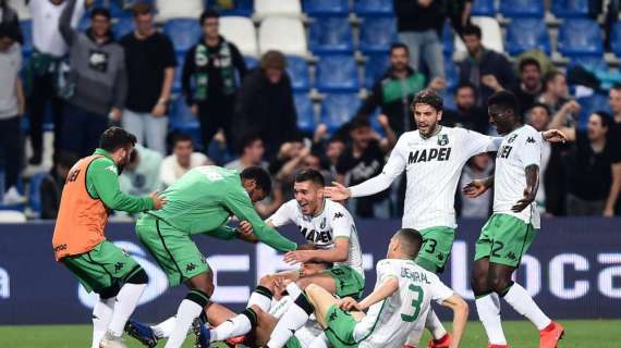 A Berardi risponde Zapata: al 45' Atalanta-Sassuolo 1-1. Rissa finale