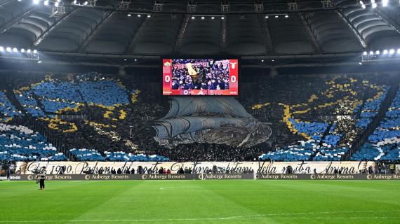 È iniziato il derby Roma-Lazio, la coreografia della Nord: "Dal 1900 Padroni del nostro destino"