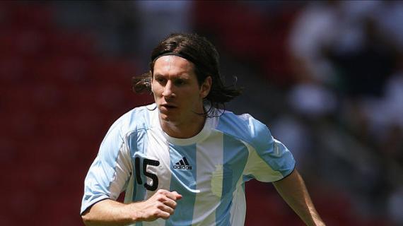 1 dicembre 2009, inizia la leggenda di Lionel Messi. Vince il primo Pallone d'Oro