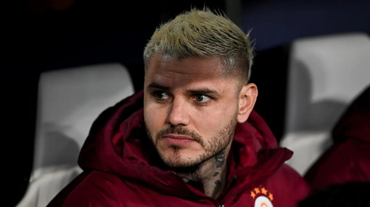 Icardi, aria d'addio: in lacrime durante la festa con i tifosi per il titolo del Galatasaray
