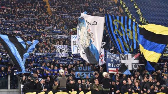 Inter, striscioni di protesta fuori dal Meazza: "Punizioni prive di coerenza"
