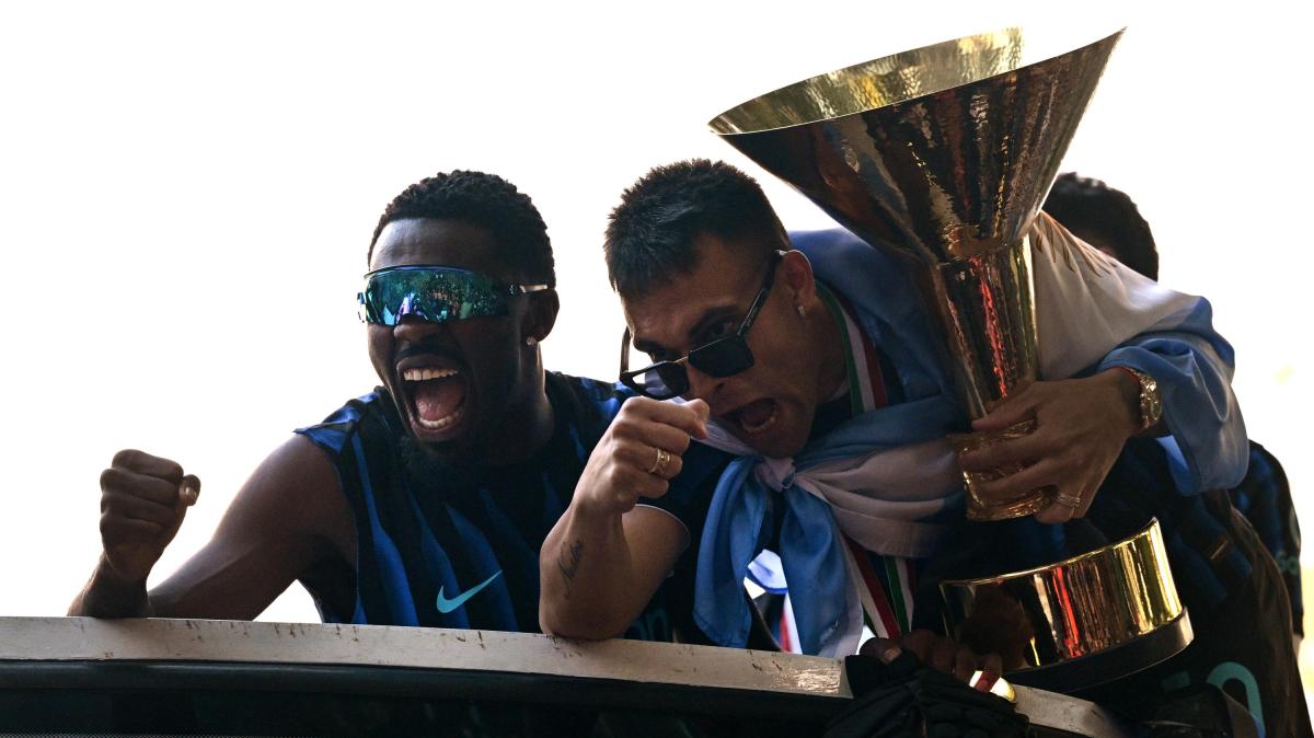 Striscioni offensivi contro il Milan alla festa Scudetto: 5mila euro di multa per Thuram e l'Inter